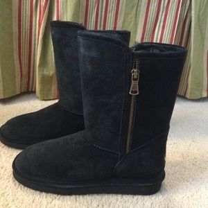 Lamo Juniper Black Suede Boots NWOT